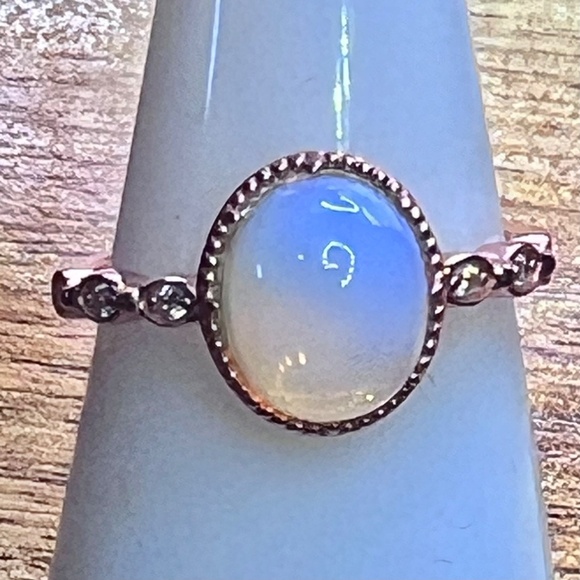 Beautiful gold color ring with bluish white opal looking stone. - Picture 5 of 8